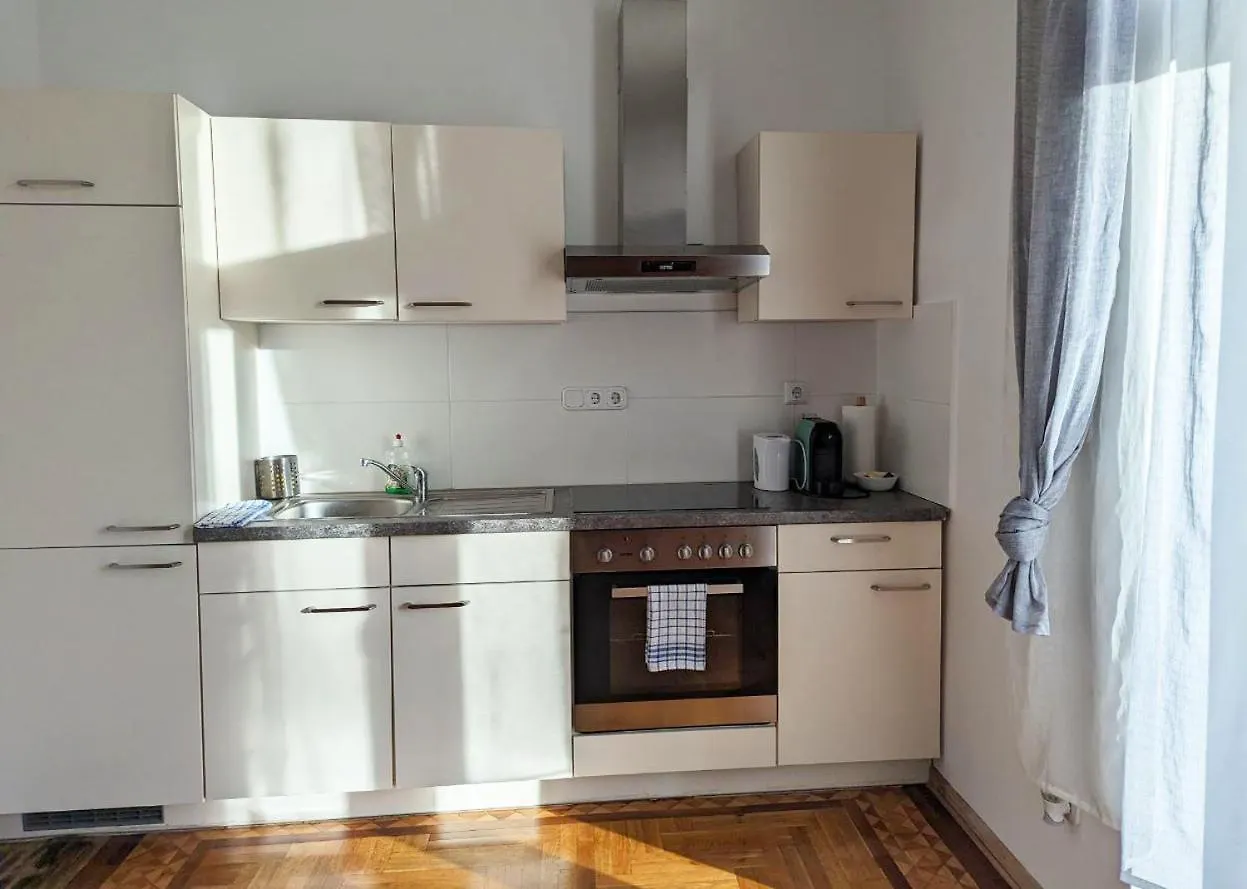 Schoenbrunn Palace Apartments Free Parking And 24H Check-In Vienna