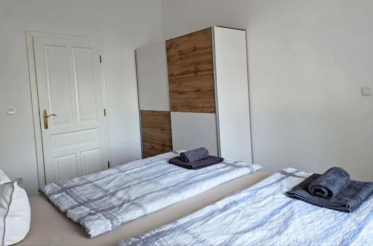 Schoenbrunn Palace Apartments Free Parking And 24H Check-In Vienna