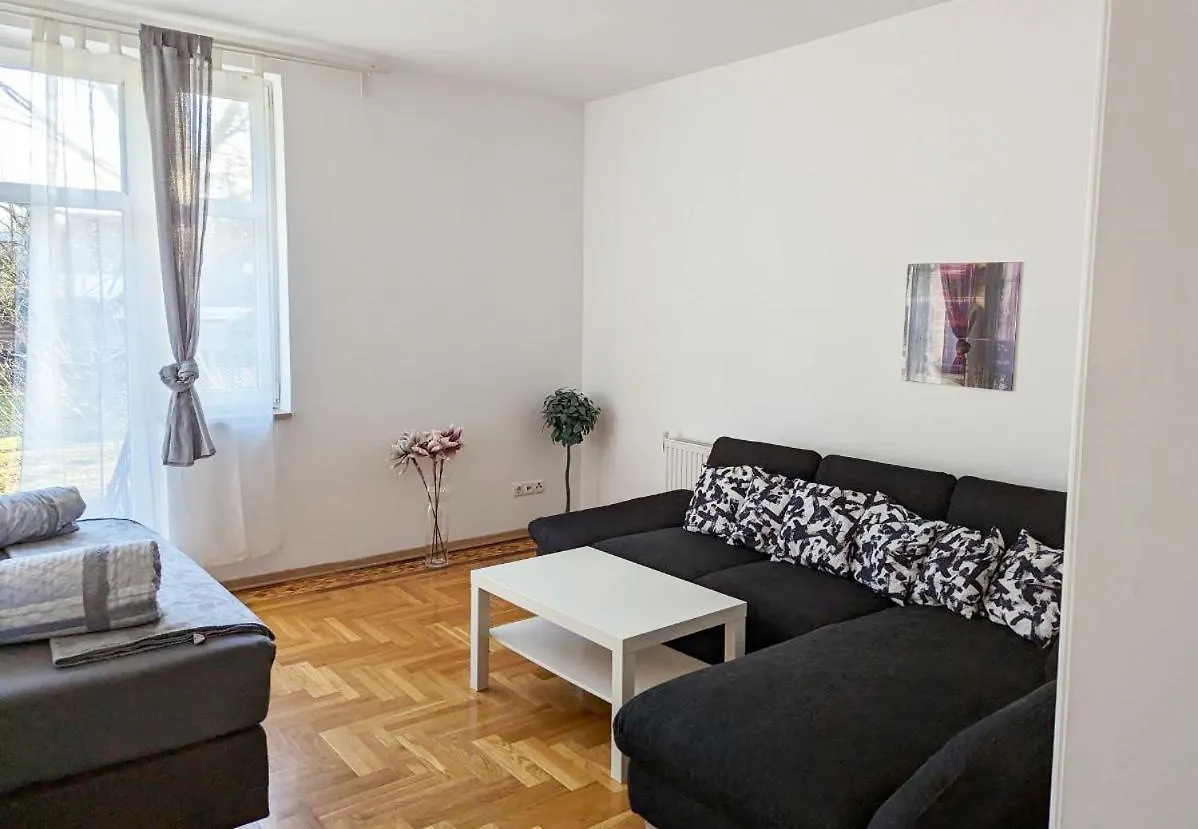 Schoenbrunn Palace Apartments Free Parking And 24H Check-In Vienna Austria